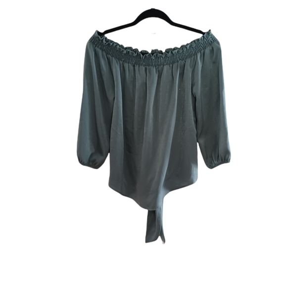 Top Off the Shoulder - Picture 4 of 12